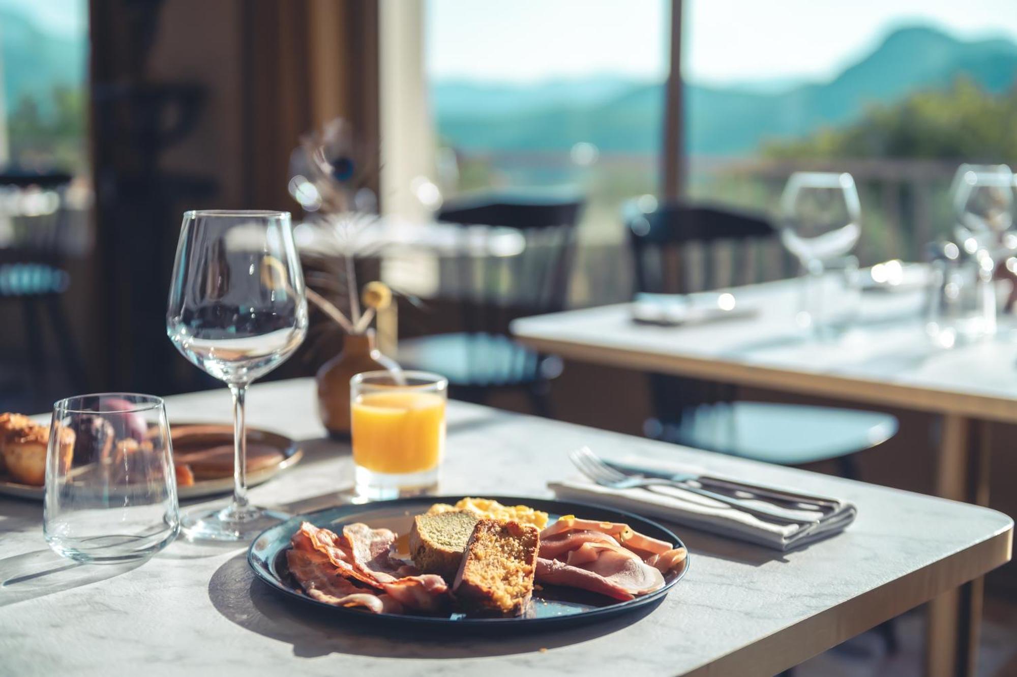 Logis Hotel Restaurant Le Plantevin Propiac Екстер'єр фото