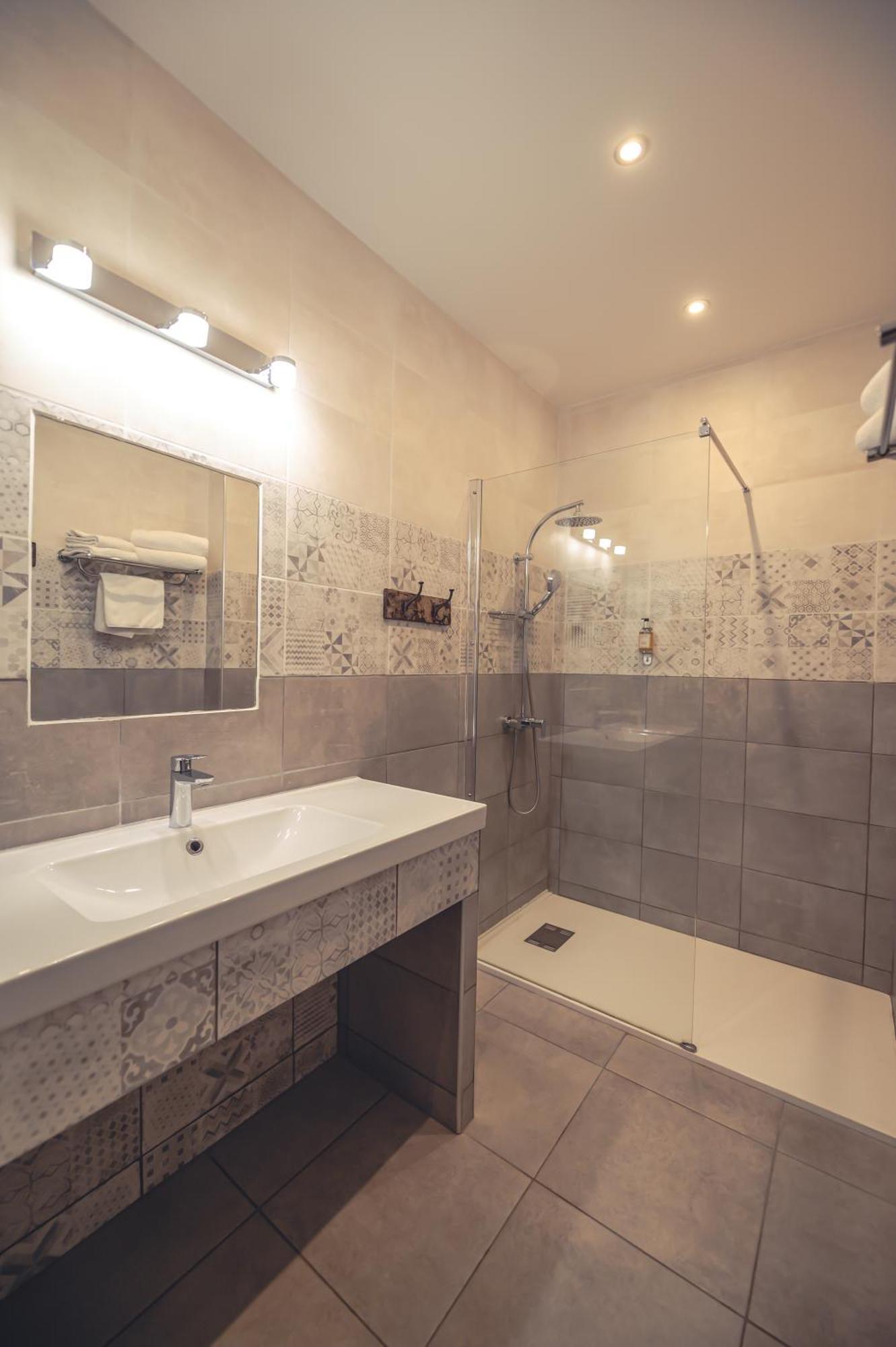 Logis Hotel Restaurant Le Plantevin Propiac Екстер'єр фото