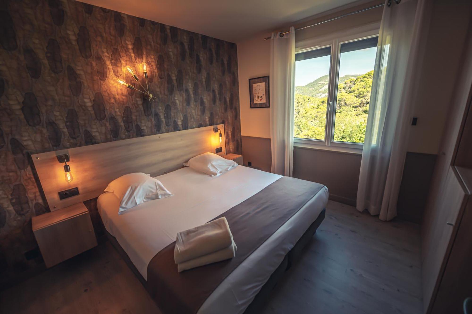 Logis Hotel Restaurant Le Plantevin Propiac Екстер'єр фото