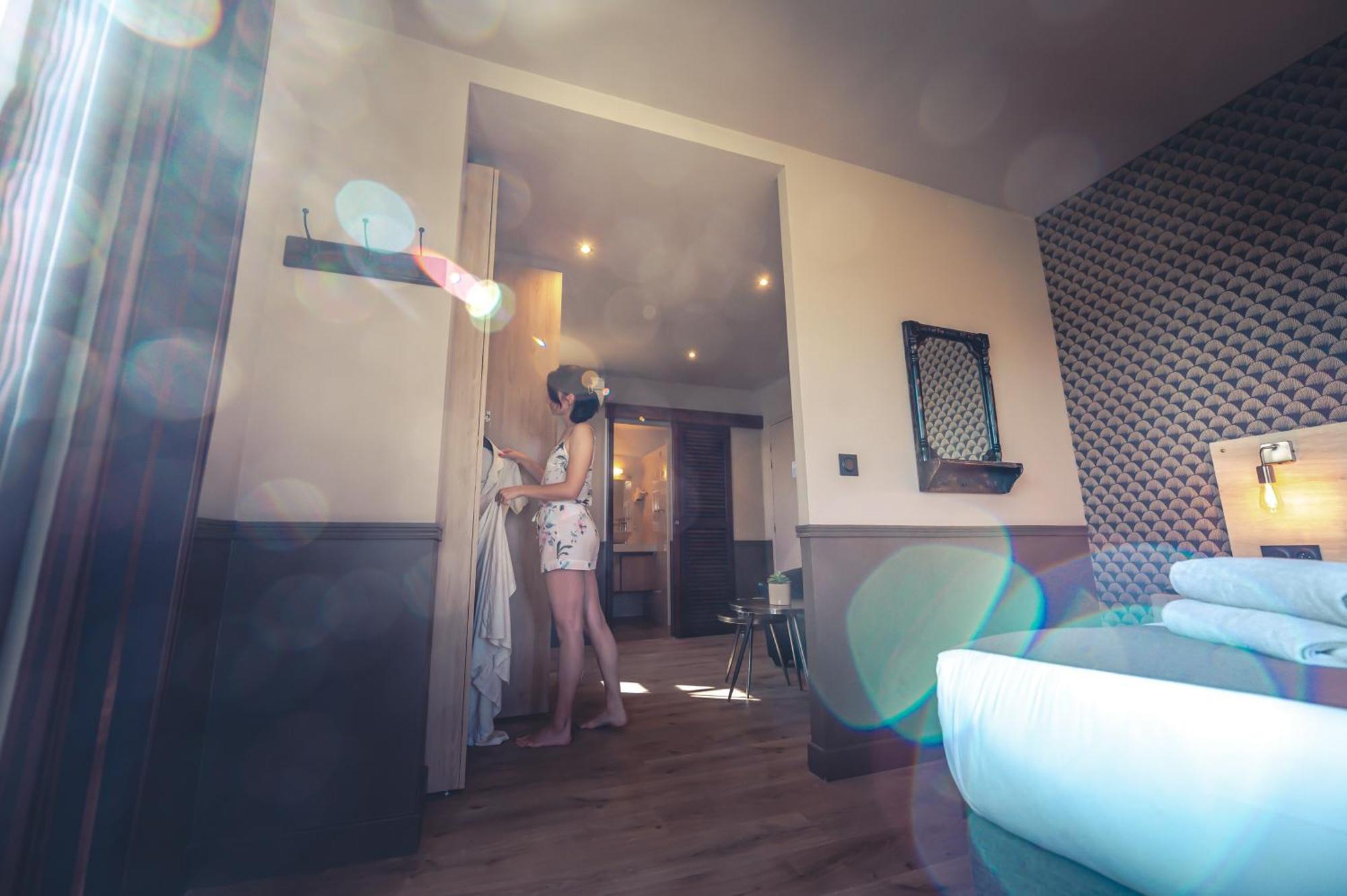 Logis Hotel Restaurant Le Plantevin Propiac Екстер'єр фото