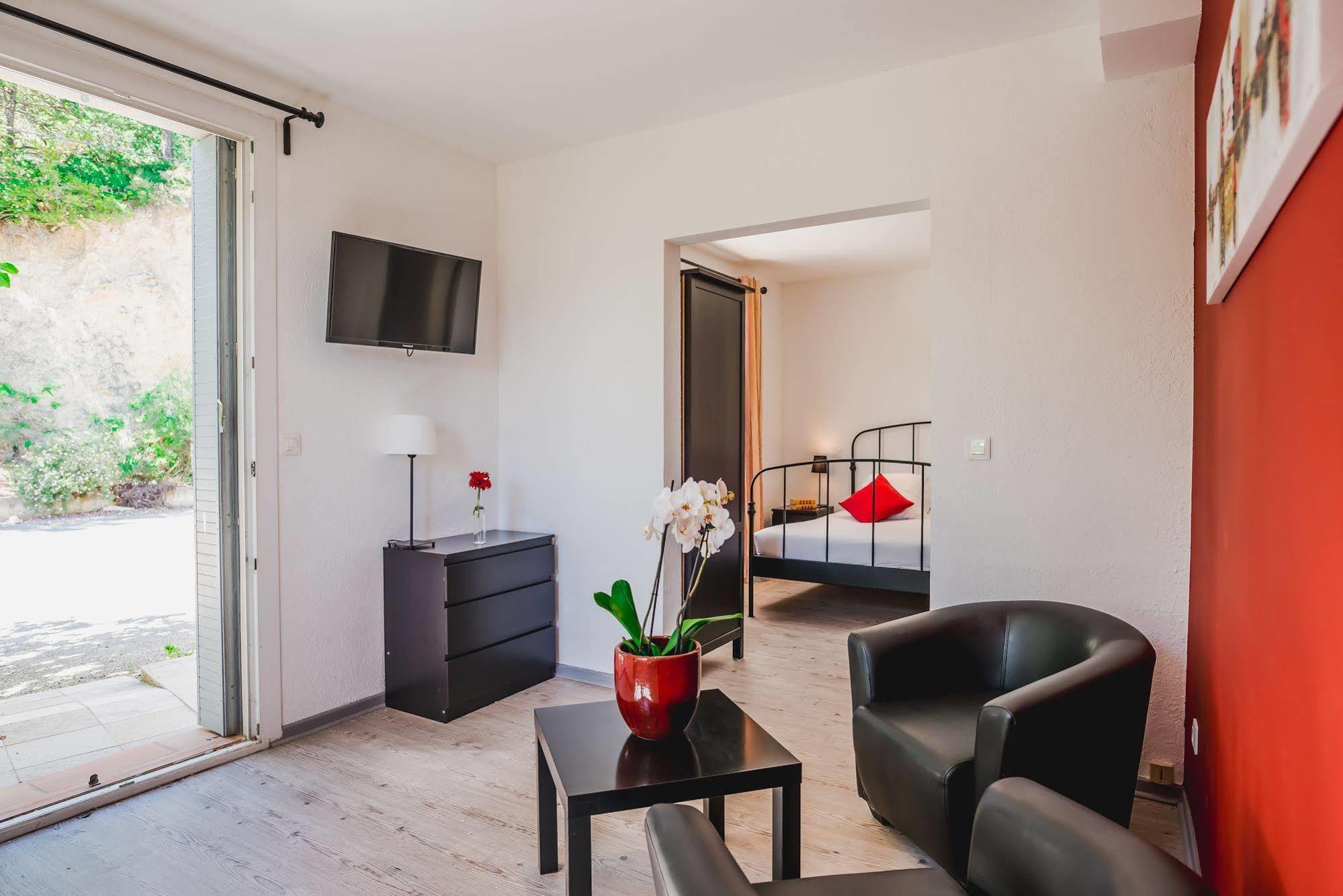 Logis Hotel Restaurant Le Plantevin Propiac Екстер'єр фото