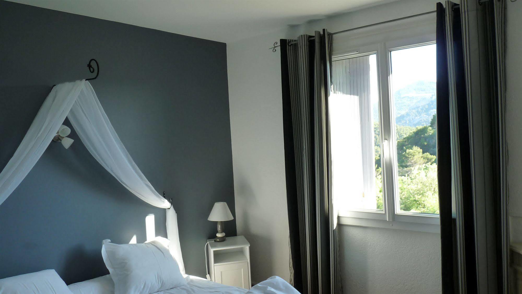 Logis Hotel Restaurant Le Plantevin Propiac Екстер'єр фото
