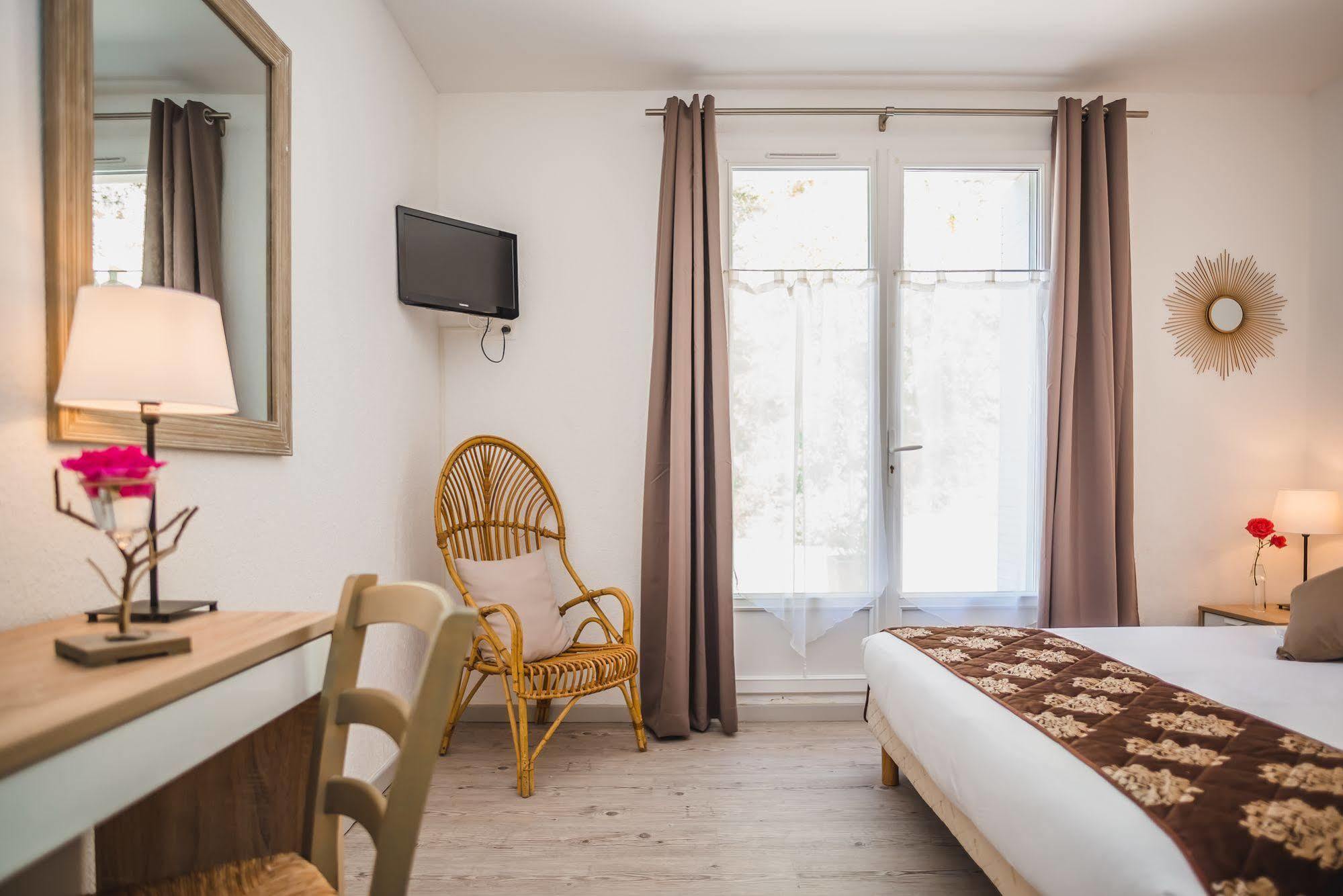 Logis Hotel Restaurant Le Plantevin Propiac Екстер'єр фото